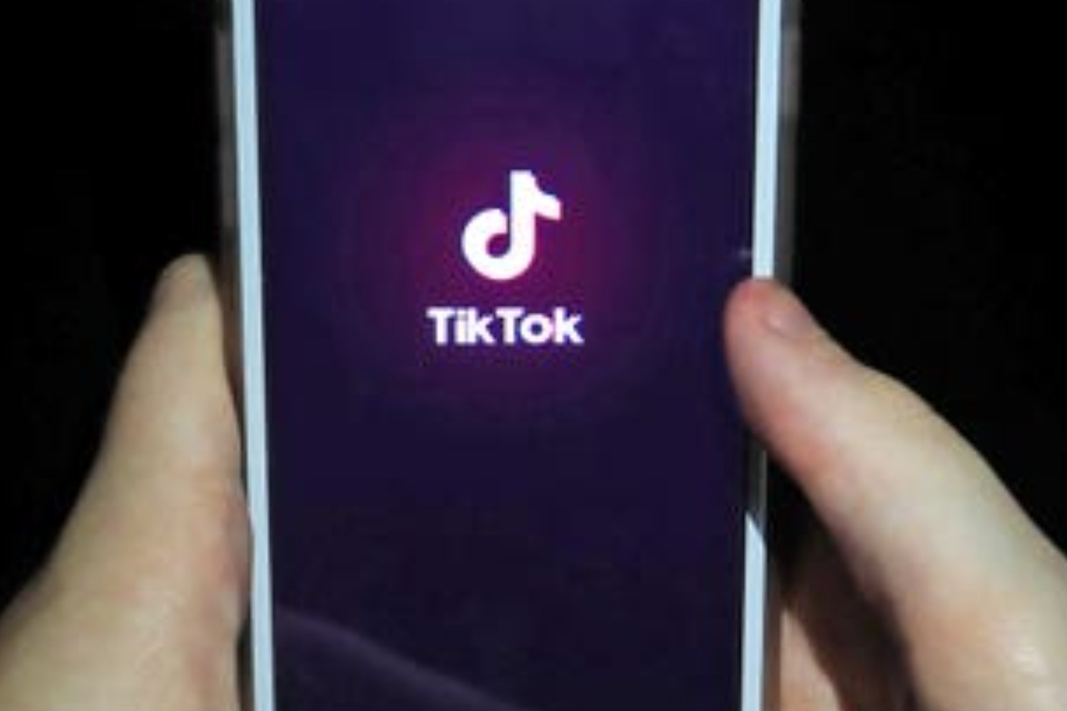 TikTok tightens privacy rules for under-16s 