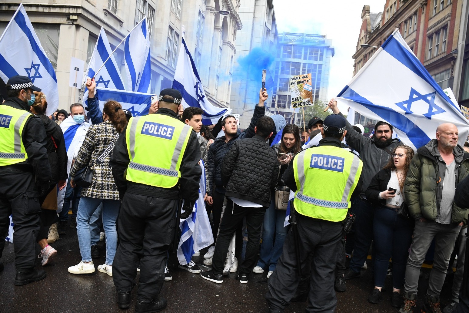 Police step in after ‘free Palestine’ supporters approach pro-Israel protesters 