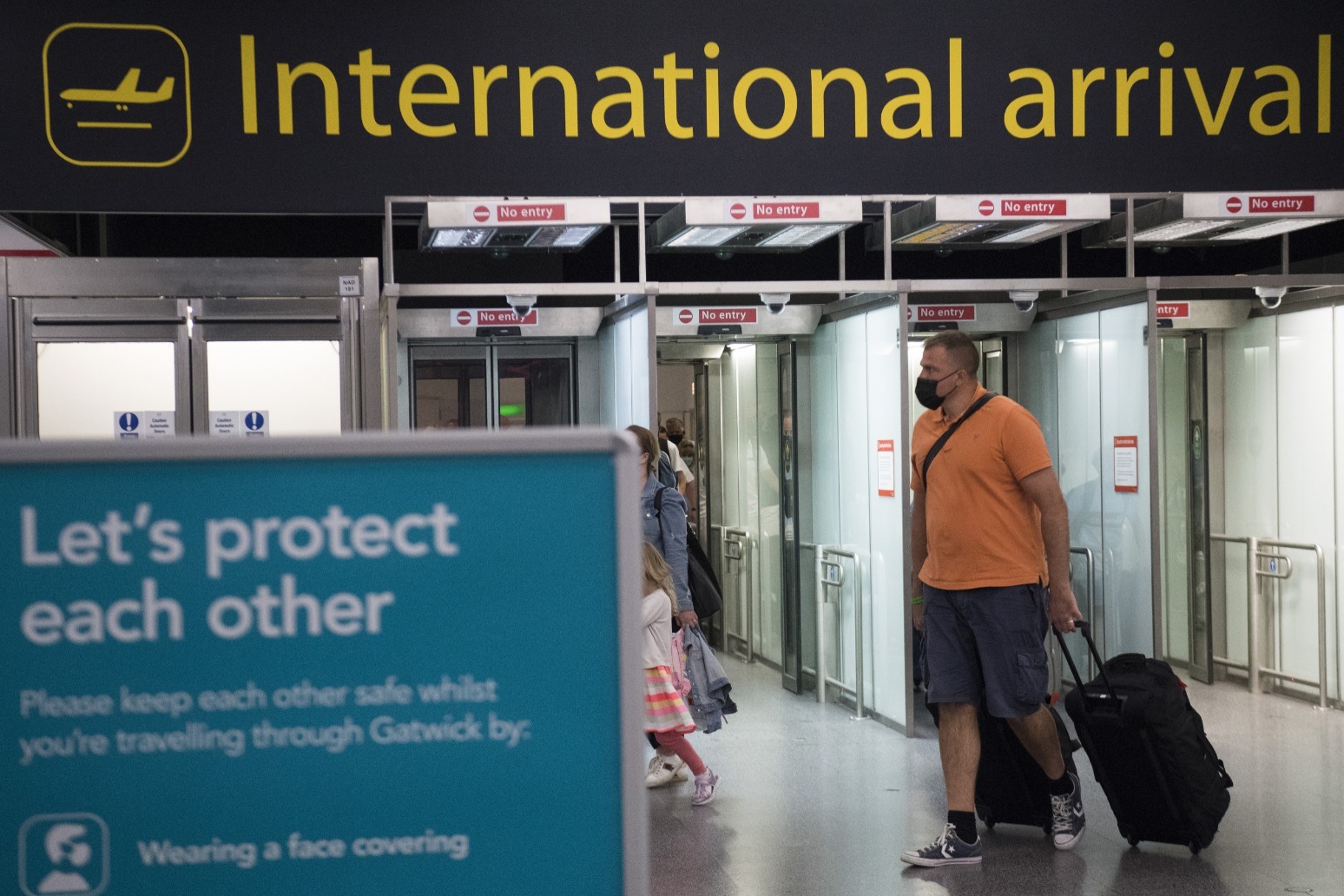 Thousands of holidaymakers rush back from Portugal to beat quarantine deadline 