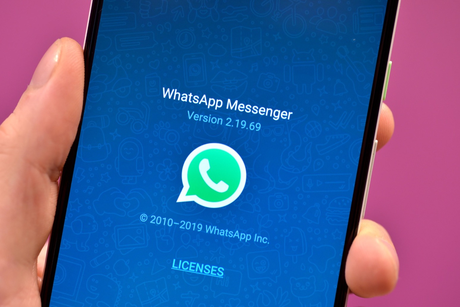 WhatsApp tests phone-free calls and messages 