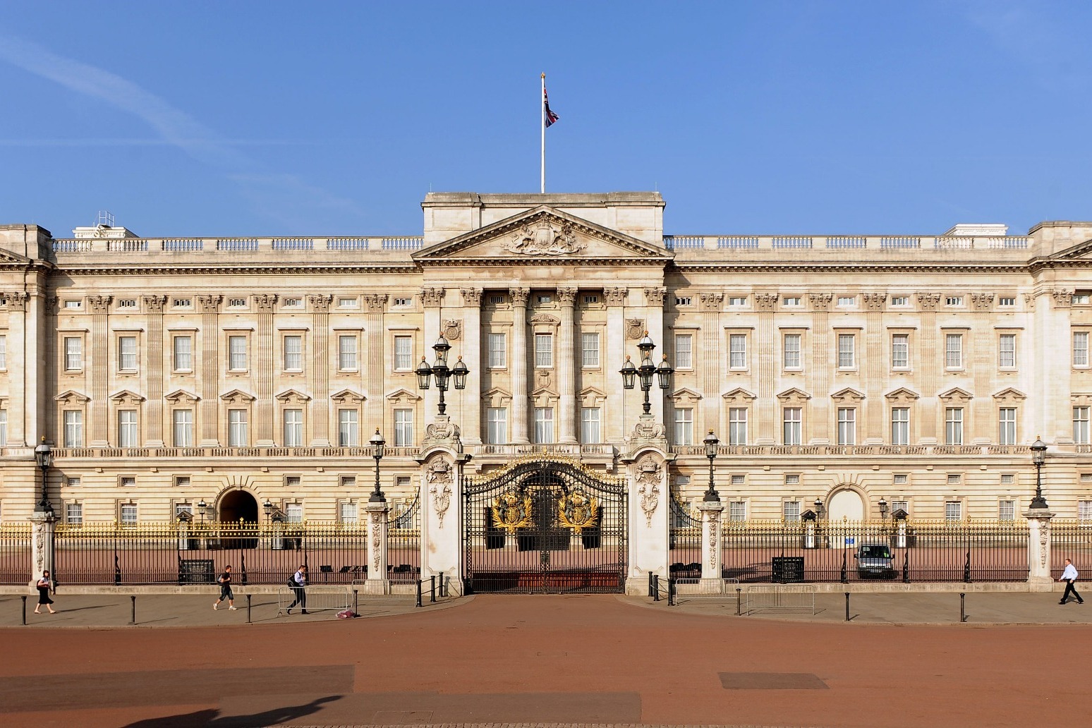 Buckingham Palace all ready for public picnickers ahead of garden opening 