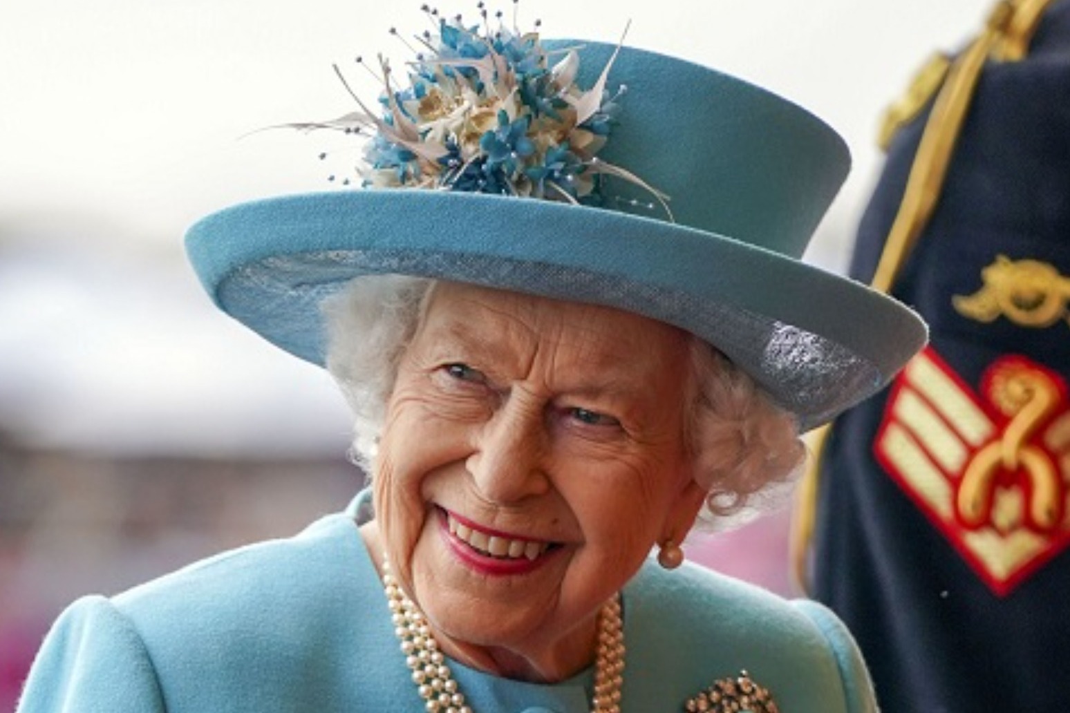 Queen awards George Cross to \'courageous and dedicated\' NHS 