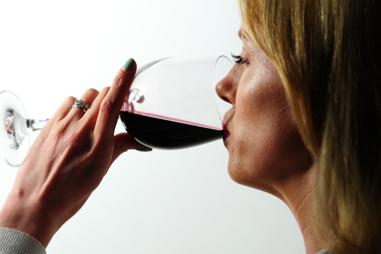 Red wine can help lower blood pressure, study finds 