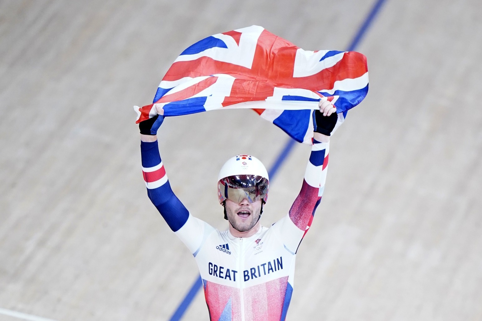 Matt Walls wins omnium gold as Great Britain claim first Tokyo velodrome title 