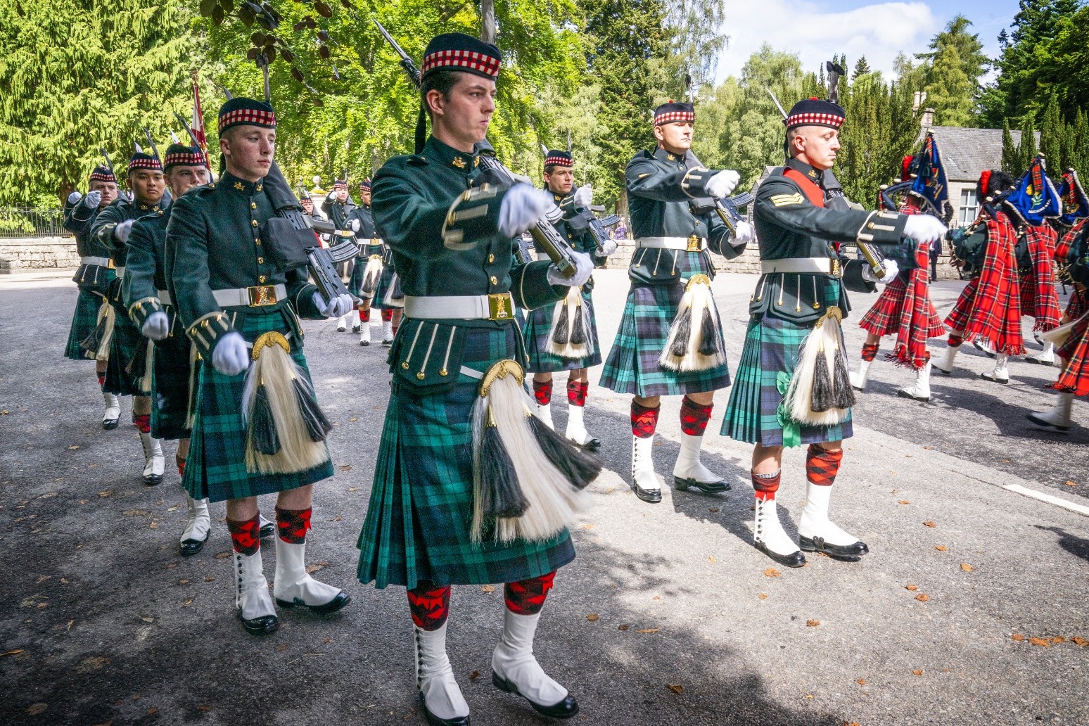 Queen officially welcomed to Balmoral by Guard of Honour 