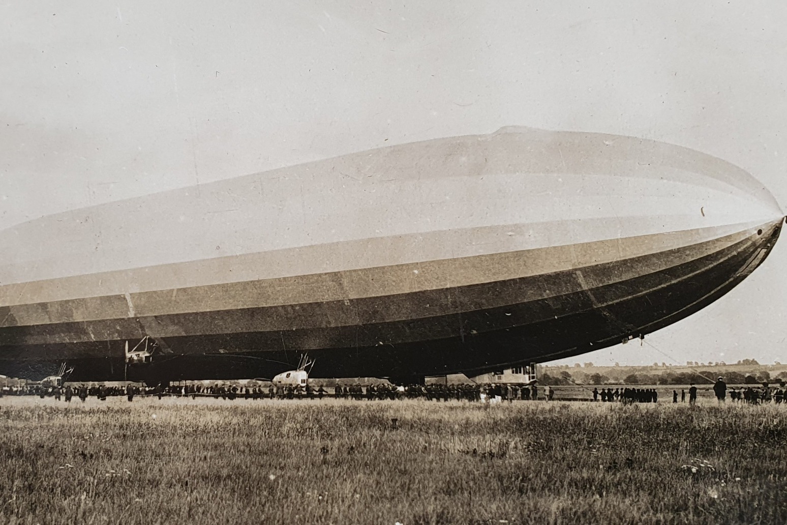 Families share memories of airship disaster to mark 100th anniversary 