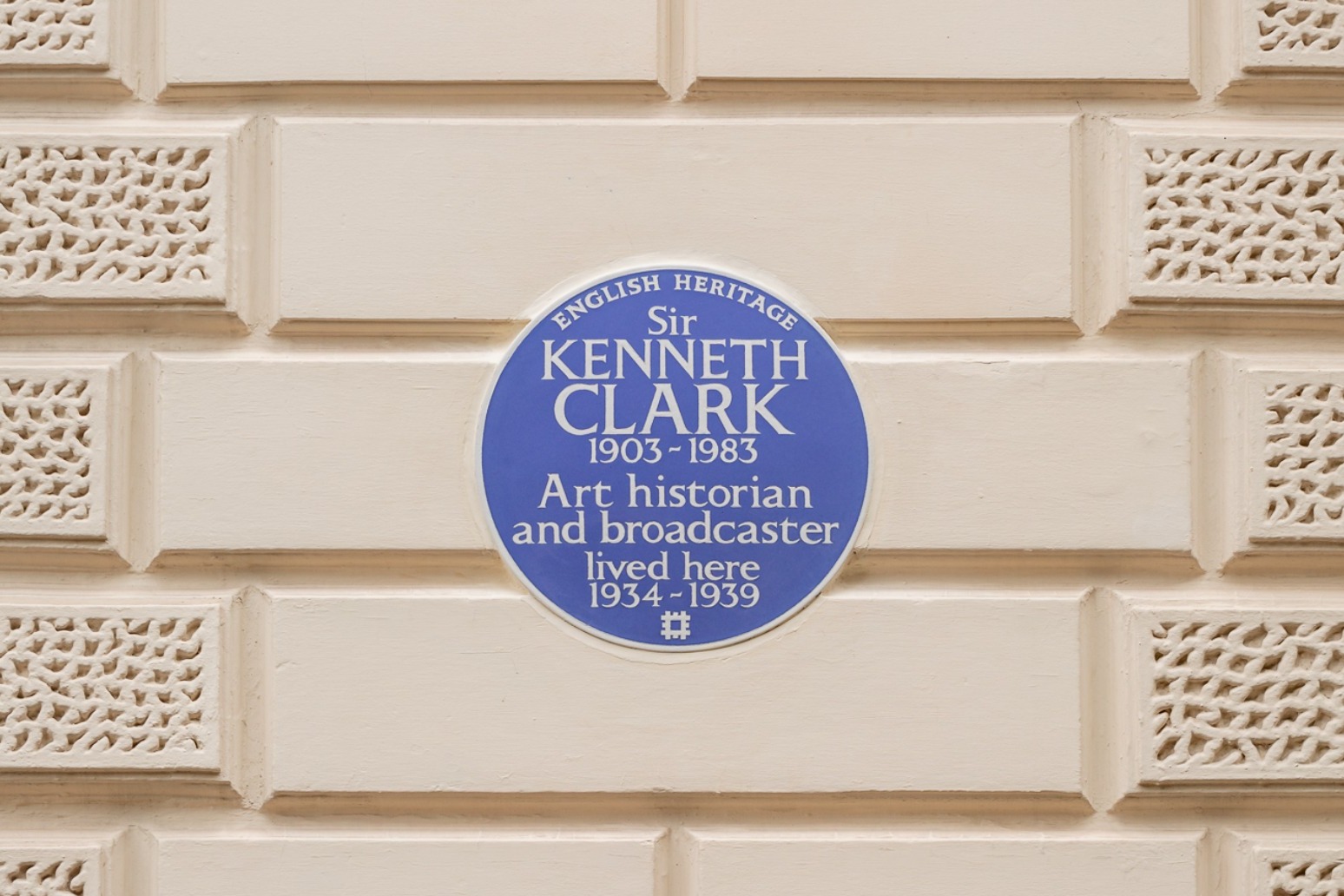 Historian and broadcaster Kenneth Clark honoured with a blue plaque 