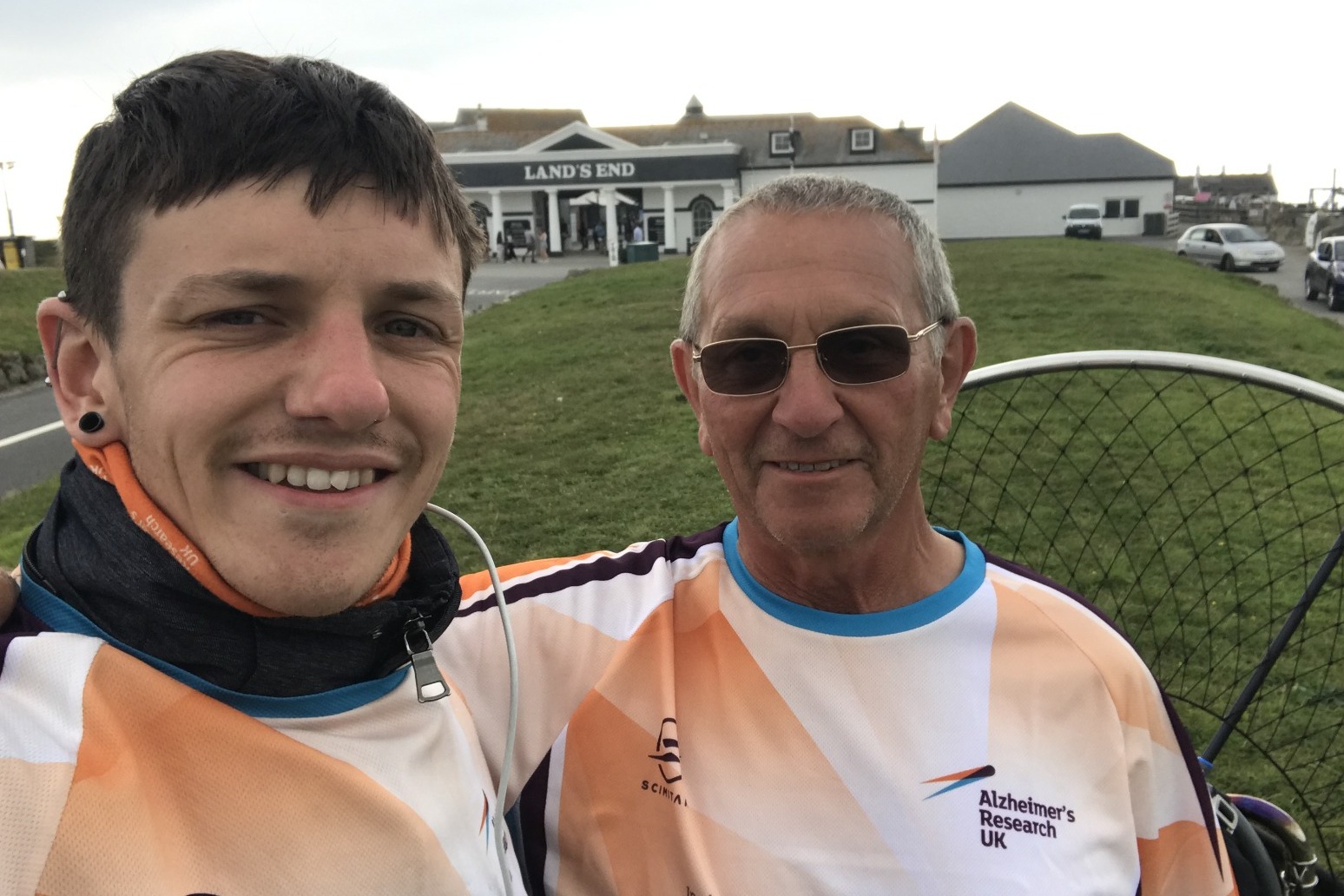 Man flies paramotor across the UK for Alzheimer’s charity 