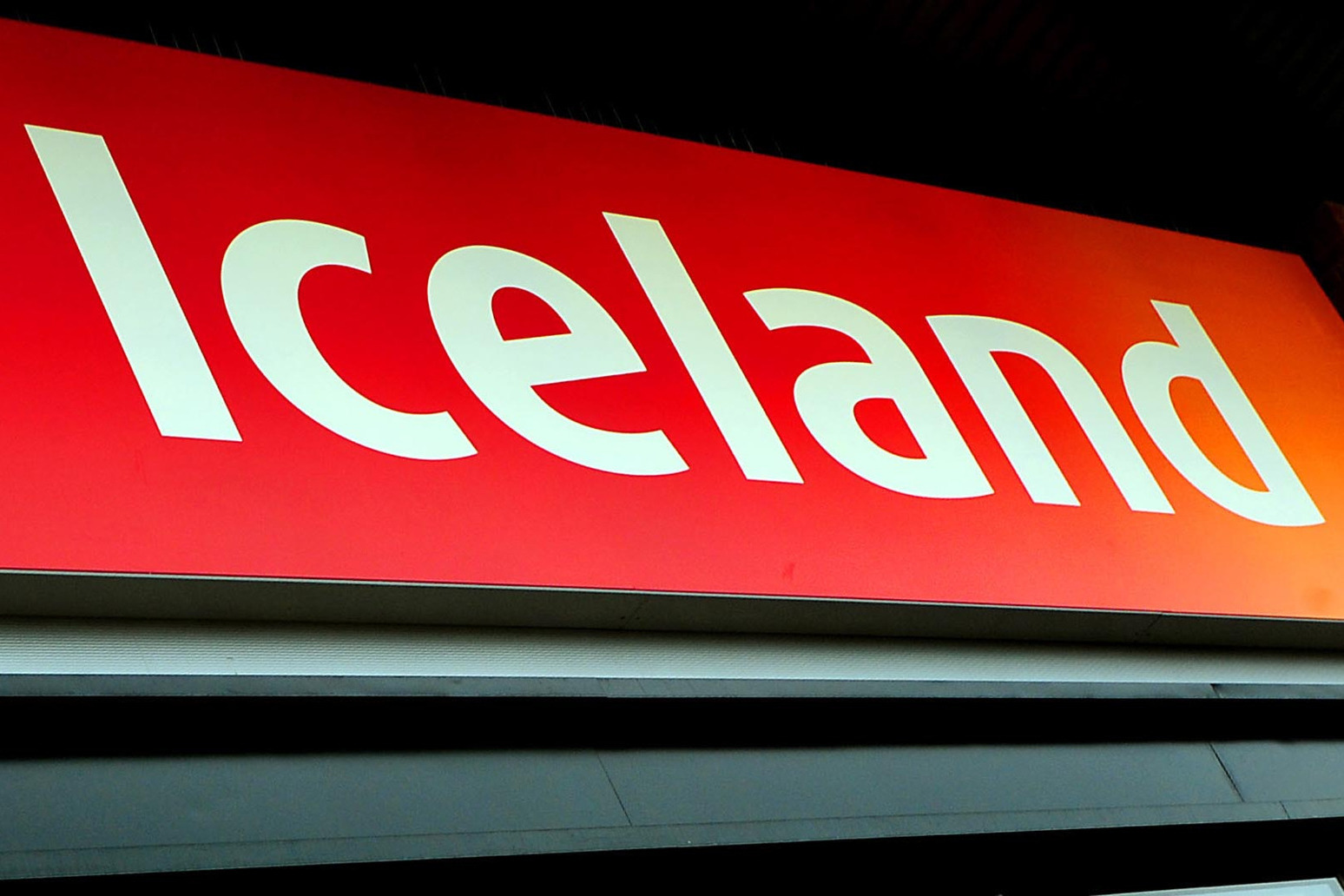 Supermarket Iceland pledges to become ‘plastic neutral’ from 2022 