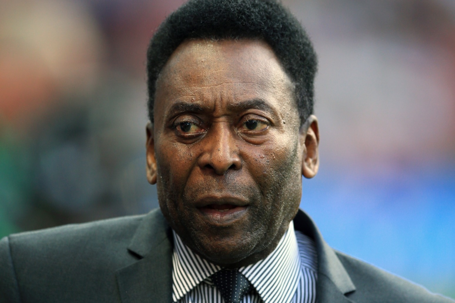 Pele thanks hospital staff after returning home following surgery 