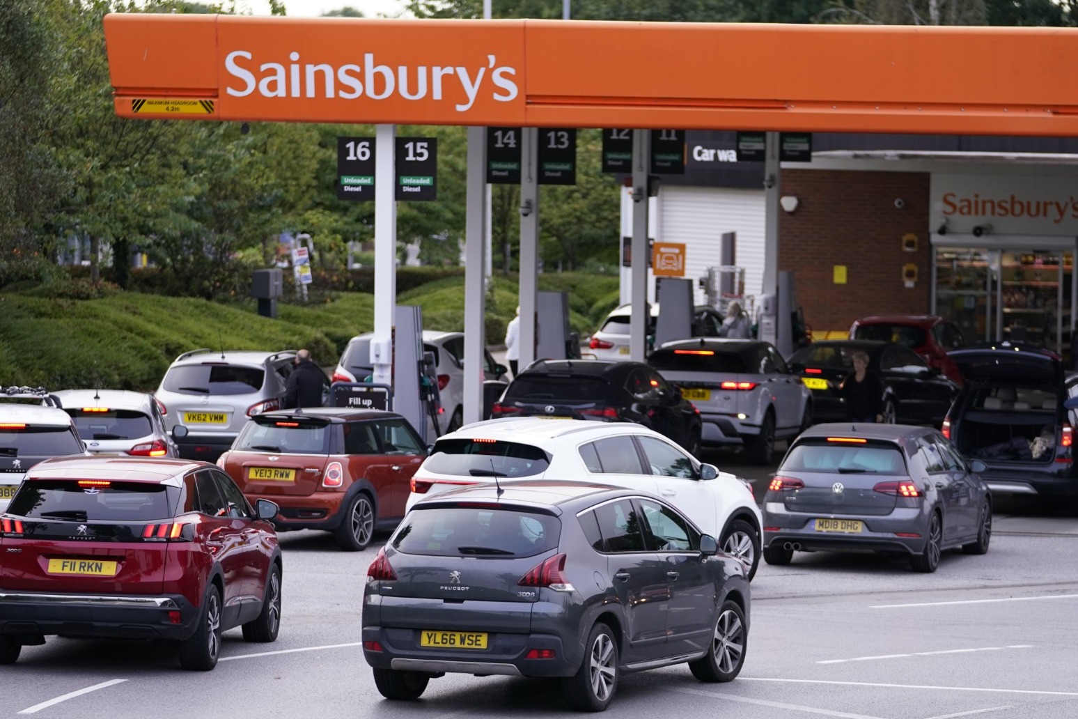 Carry on as normal,’ Shapps urges drivers amid forecourt closures 