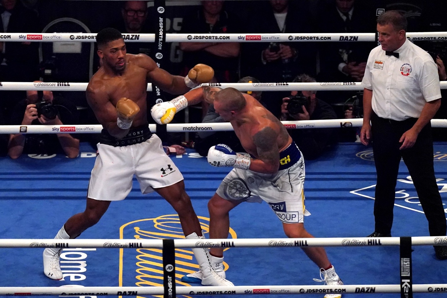 Anthony Joshua loses heavyweight titles after stunning loss to Oleksandr Usyk 
