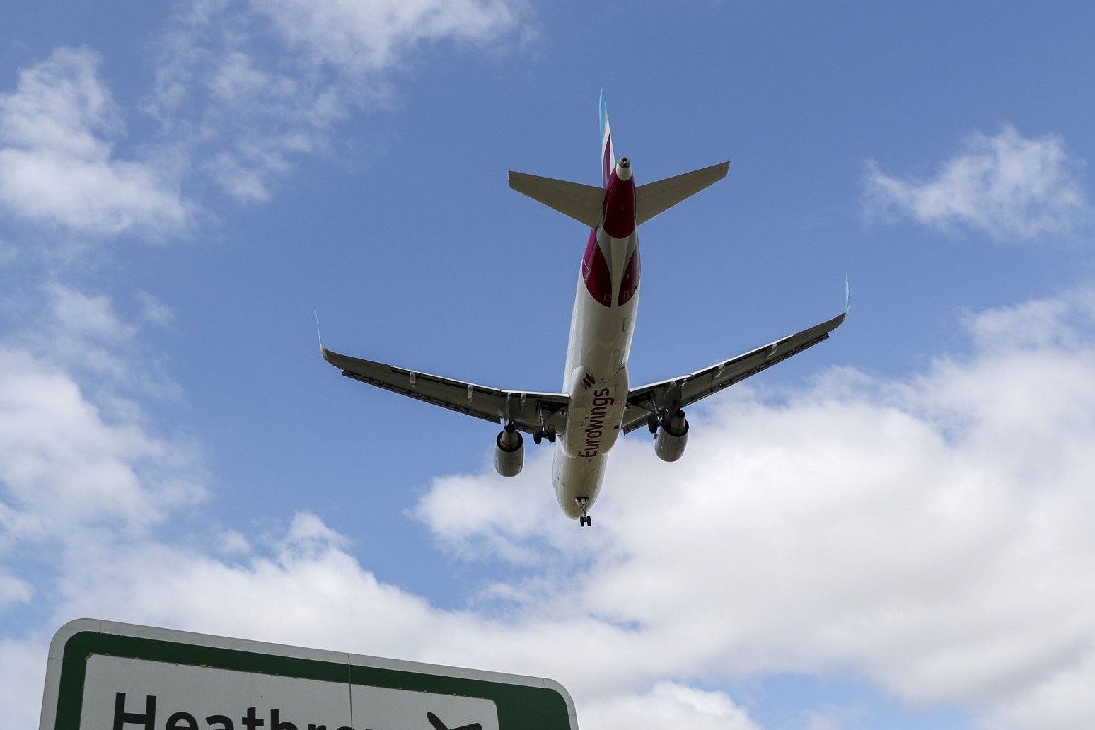 Counter-terrorism police arrest suspected Islamist extremist at Heathrow 