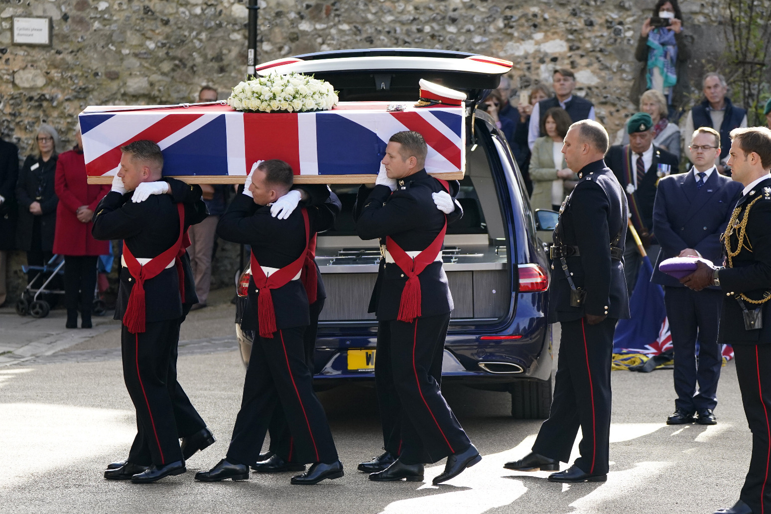 More than 700 mourners attend funeral of former head of the Royal Marines 