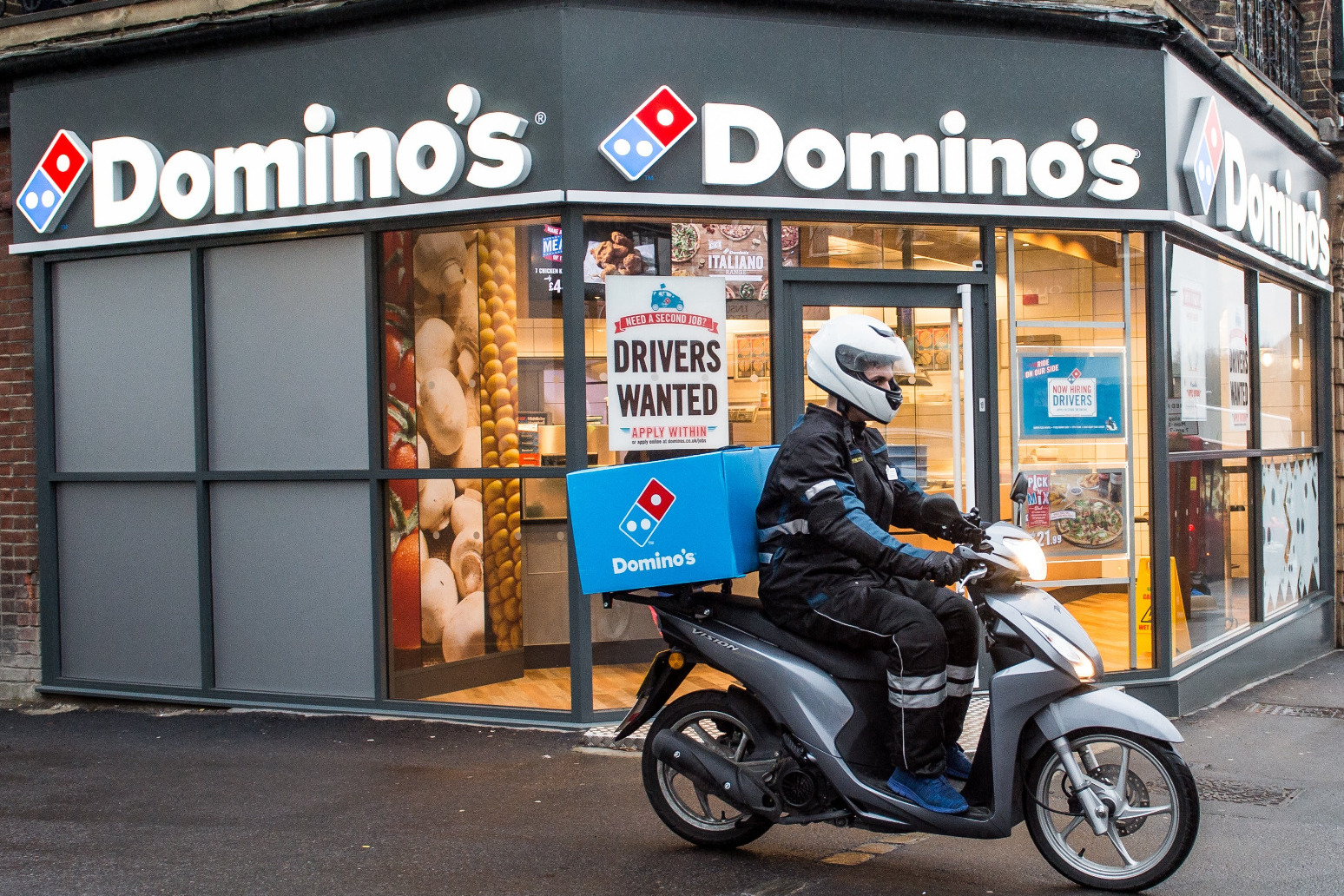 Domino’s plans to hire 8,000 drivers for Christmas period 