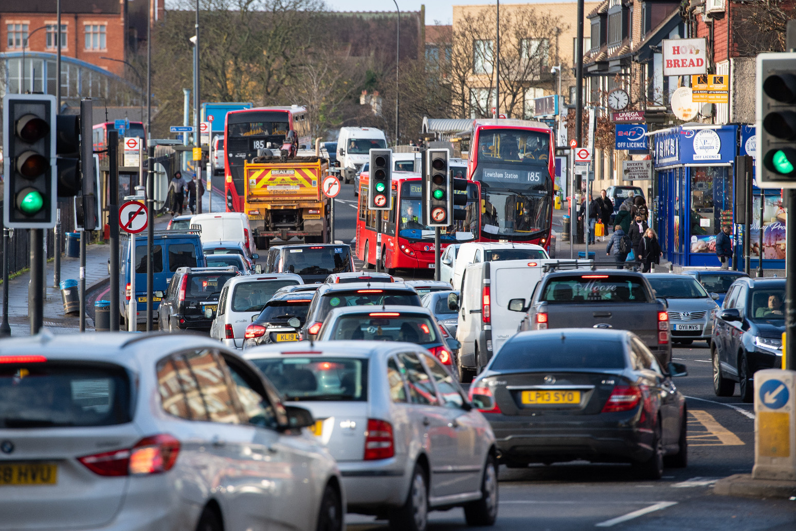 Car dependency reaches 15-year high despite drop in commuting 