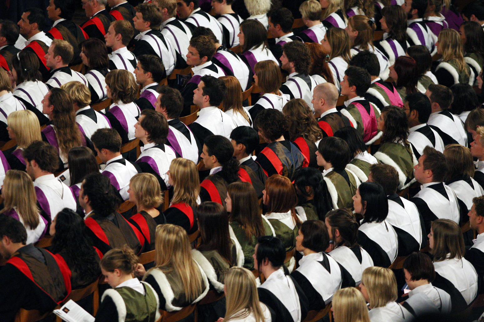 Record number of disadvantaged students in UK apply for most selective courses 