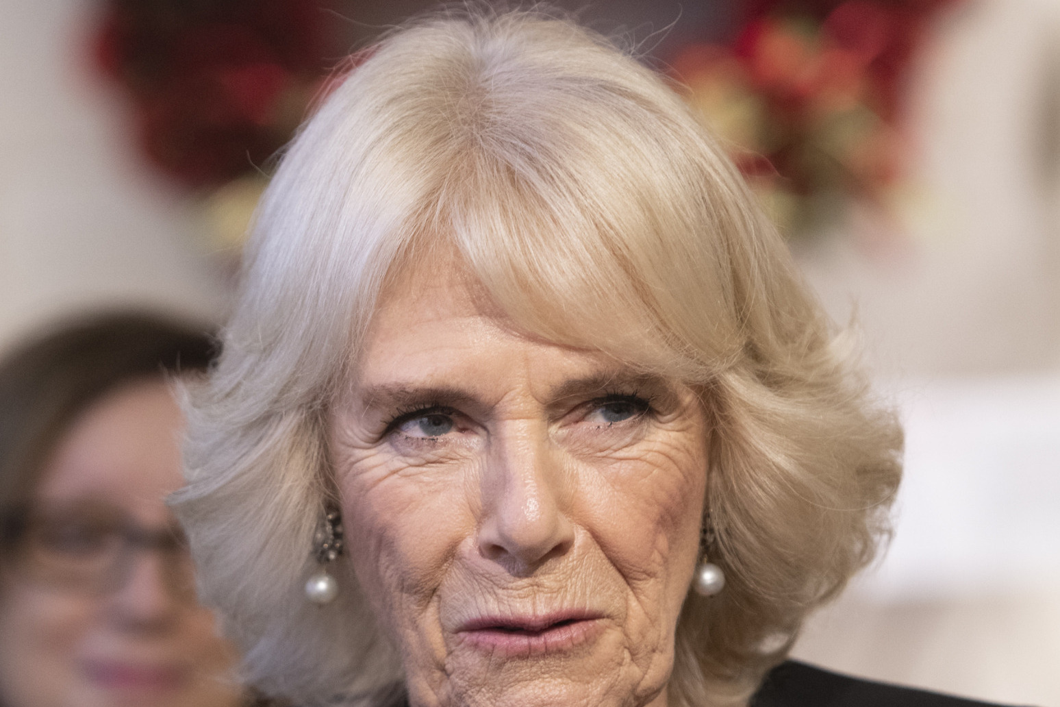 Duchess of Cornwall puts finishing touches to wreath ahead of Armistice Day 