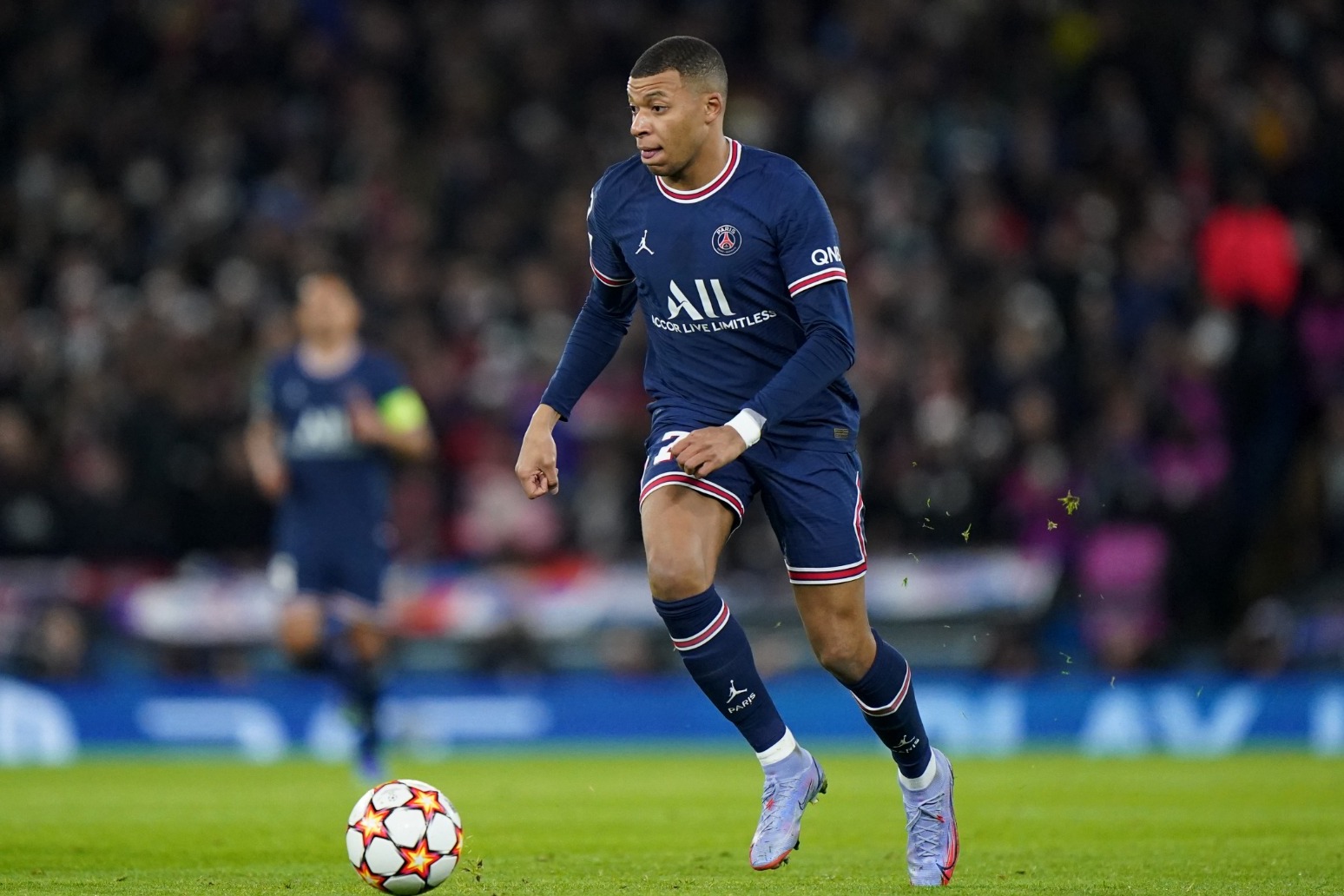 Mbappe commits to new deal with PSG 