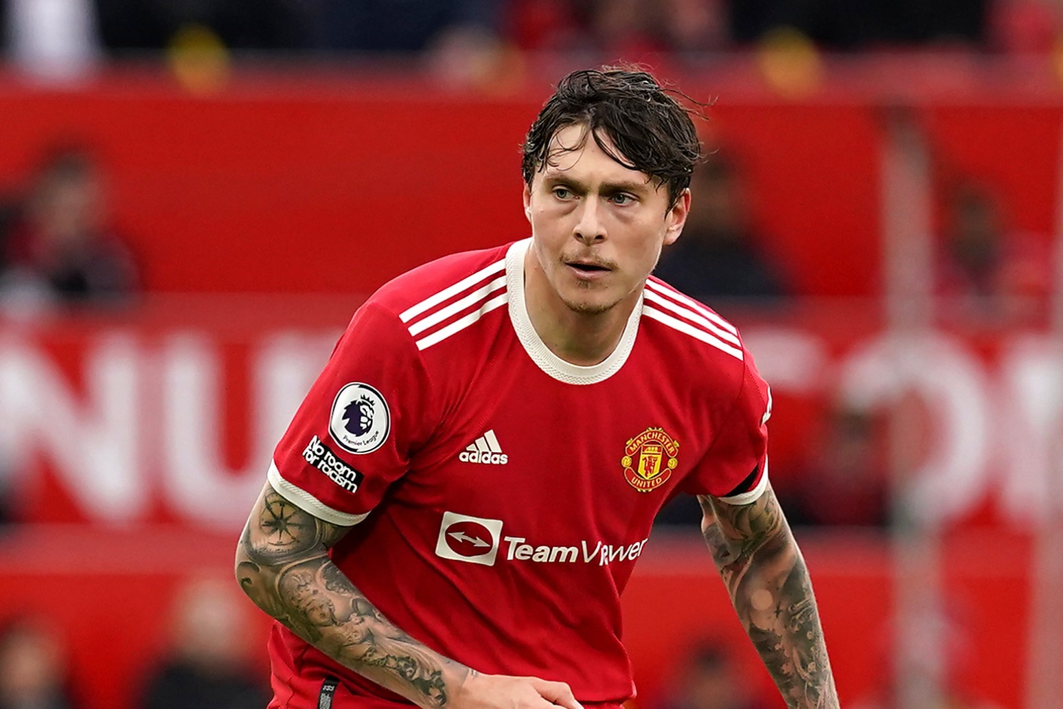 Victor Lindelof to miss West Ham match after break in at family home thumbnail