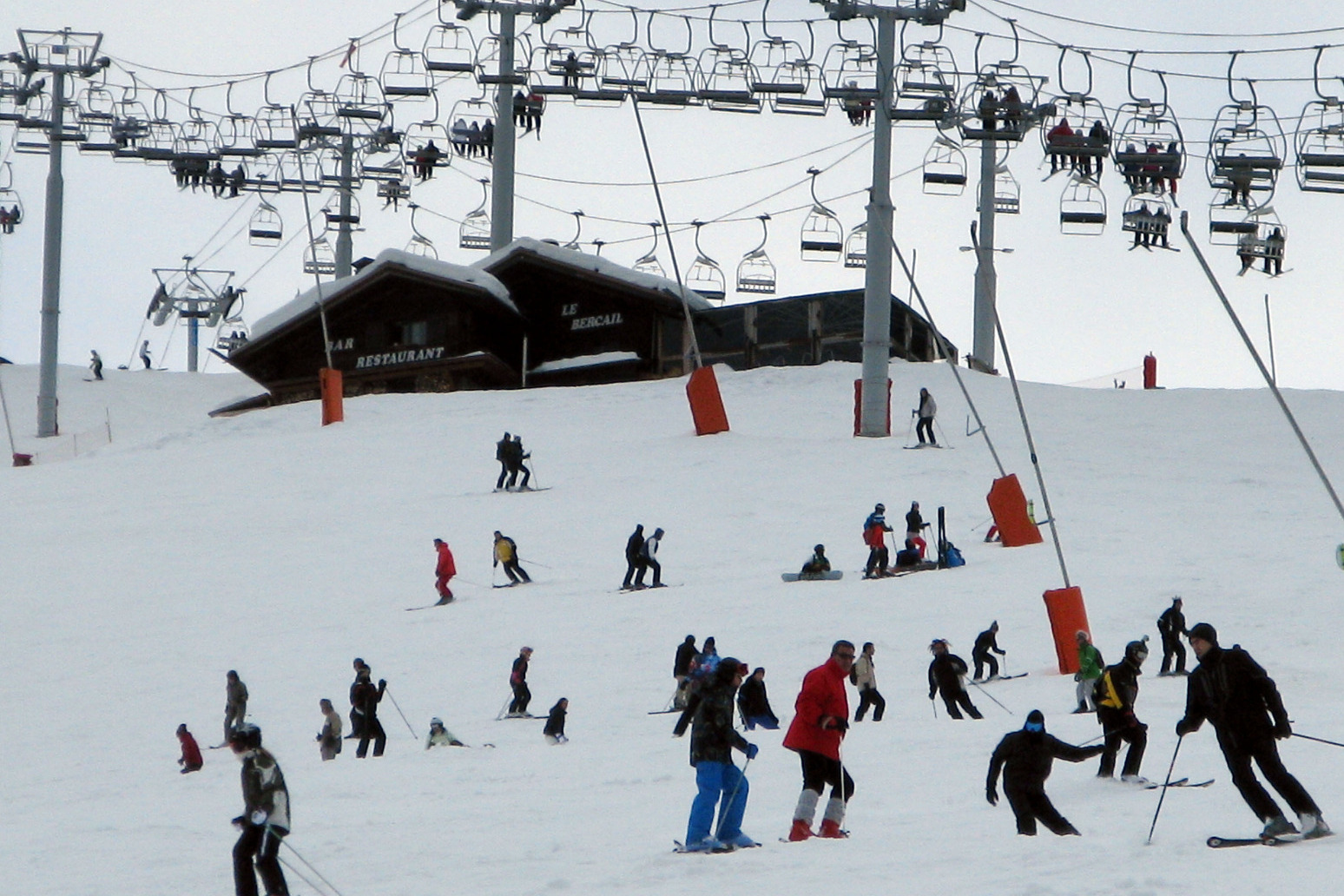 Ski resort prices fall for UK visitors 