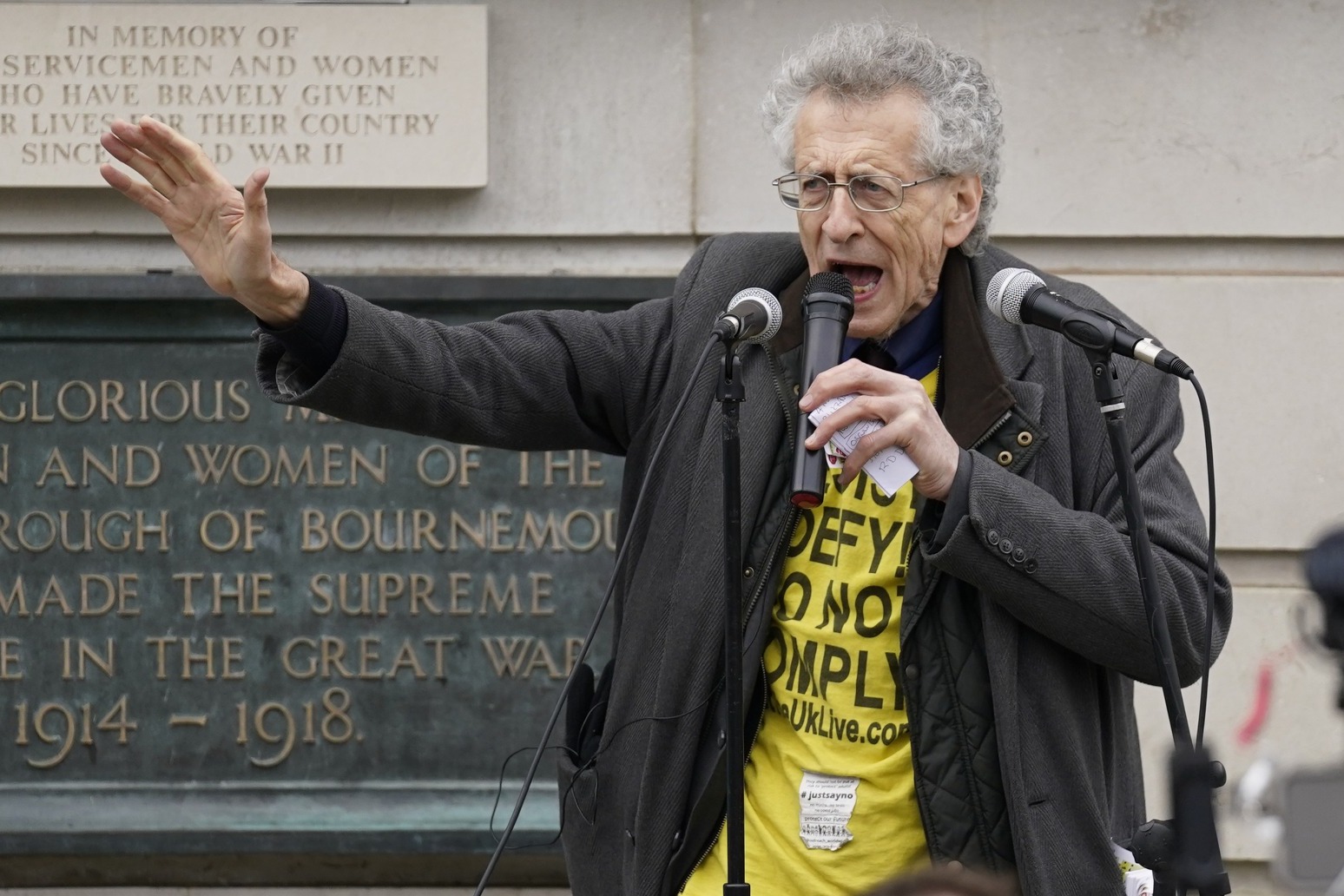 Piers Corbyn fined after accusing vaccination clinic staff of ‘murdering people’ 