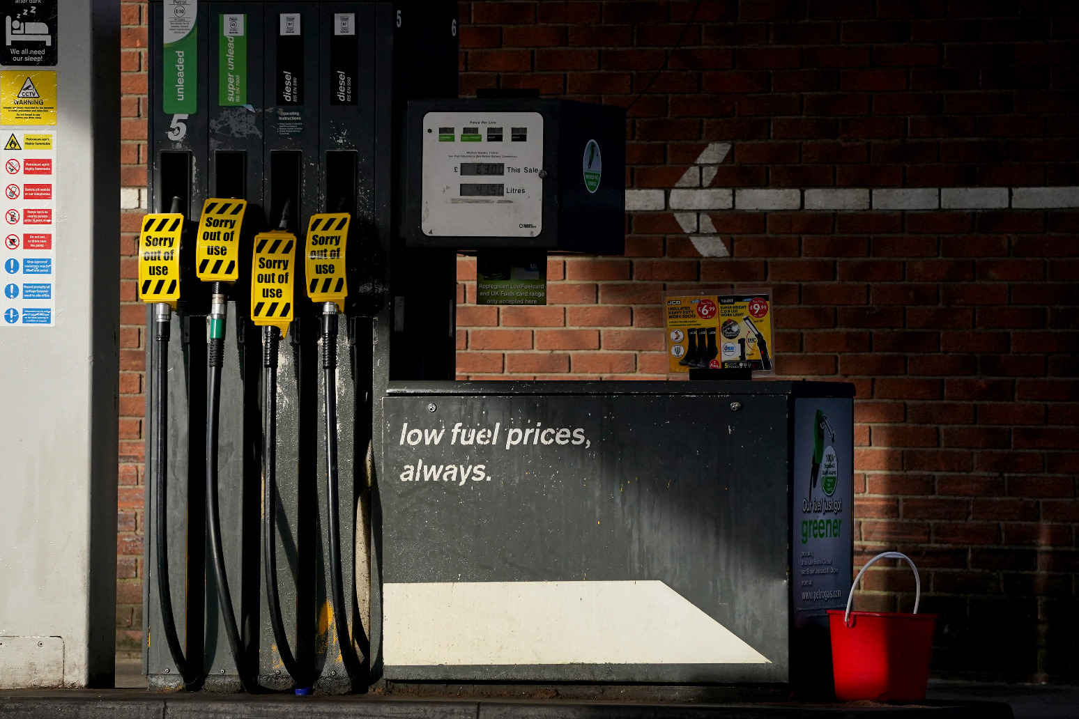Average petrol prices hit record £1.51 per litre 
