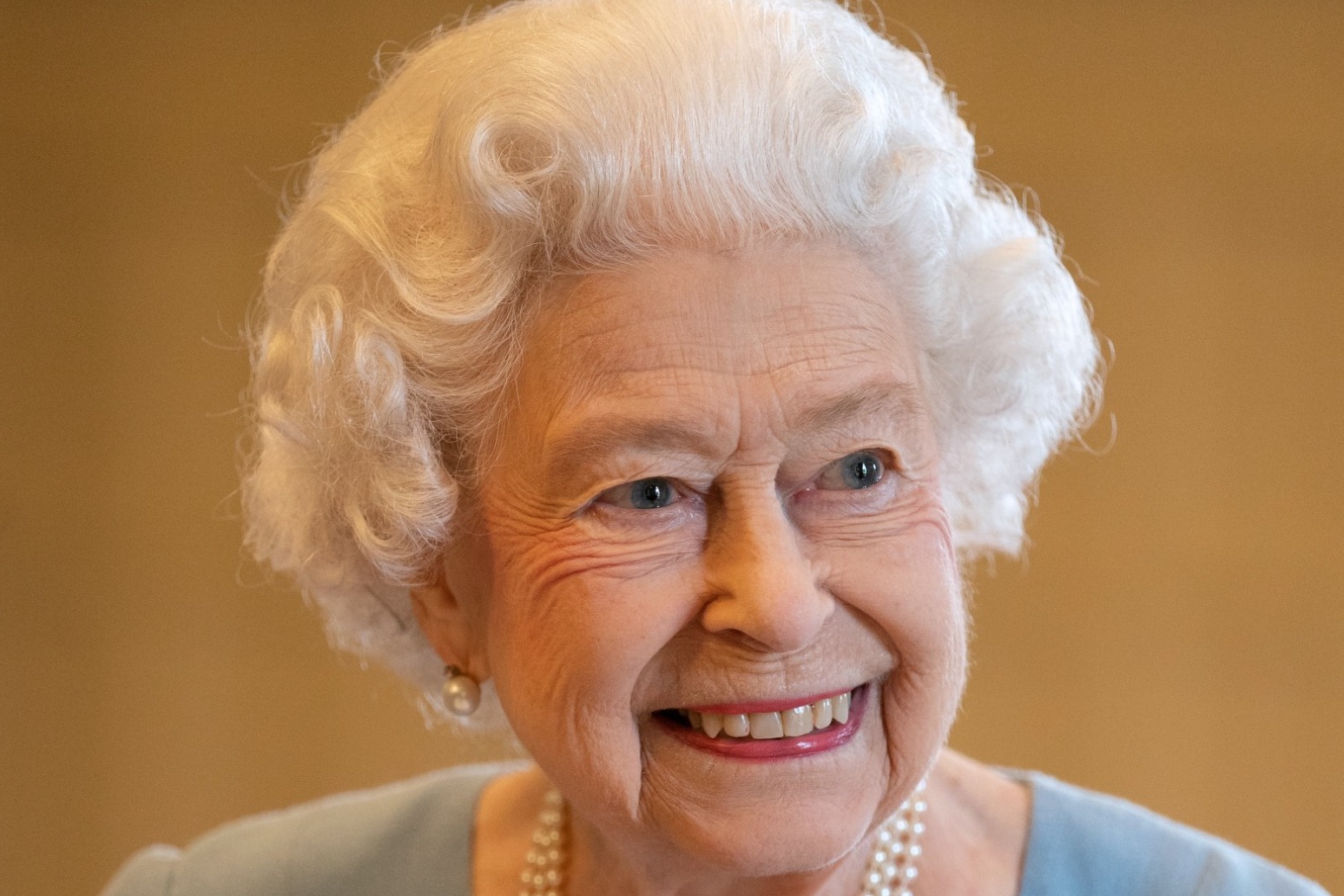 Smiling Queen holds virtual audiences at Windsor 