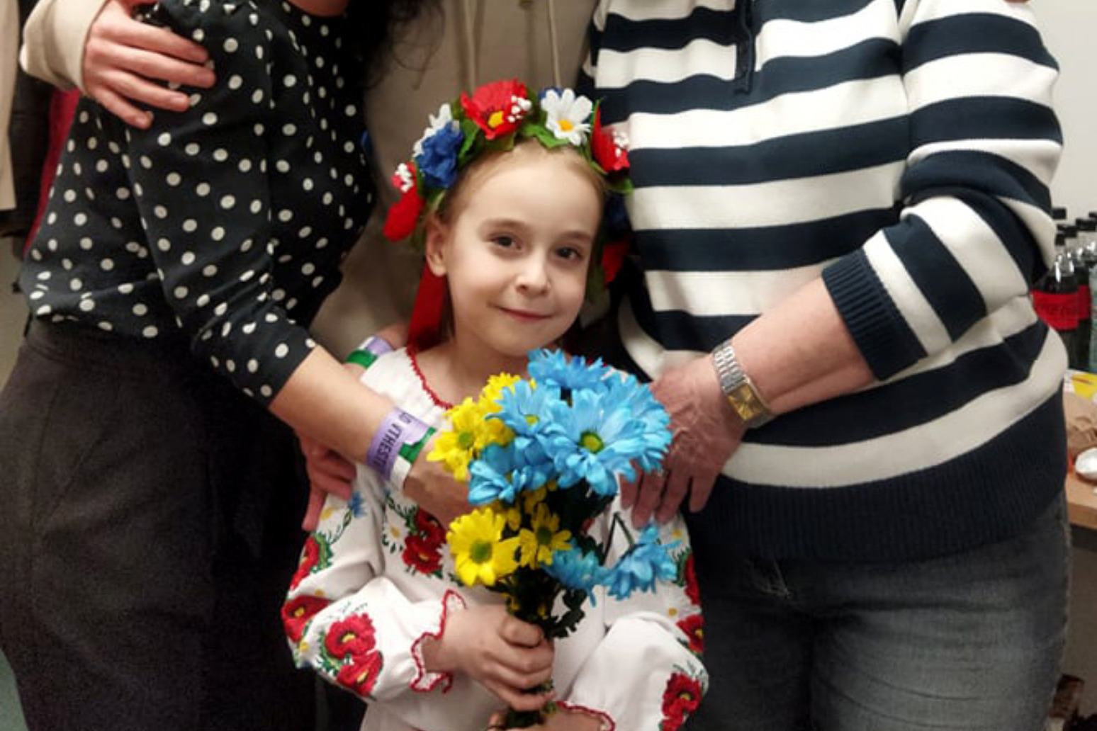 Ukrainian girl who sang Let It Go reunited with mother as she performs in Poland 