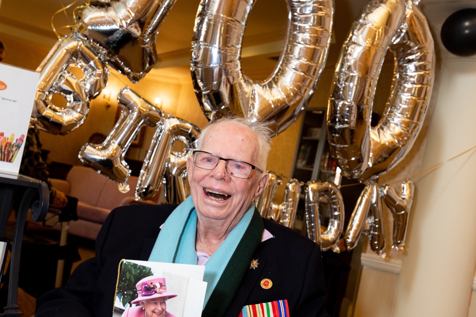 Veteran celebrates 100th birthday with his regiment from Second World War 