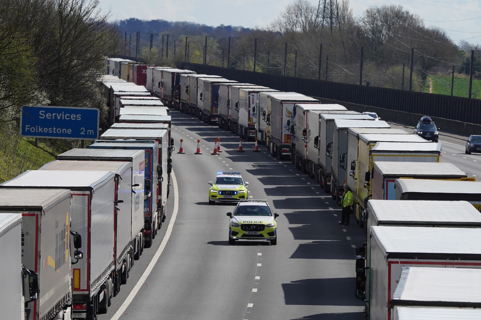 Travellers to France advised to bring food and drink for long queues in Kent 
