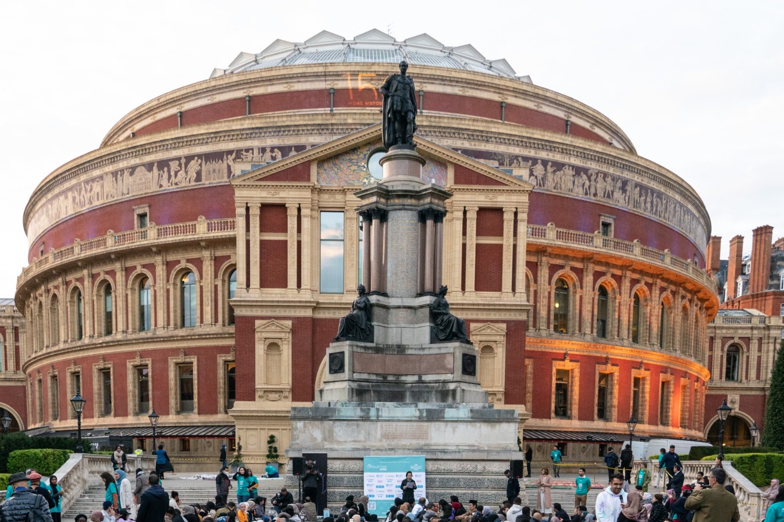 Dementia charity to make giant scarf to wrap around Royal Albert Hall 