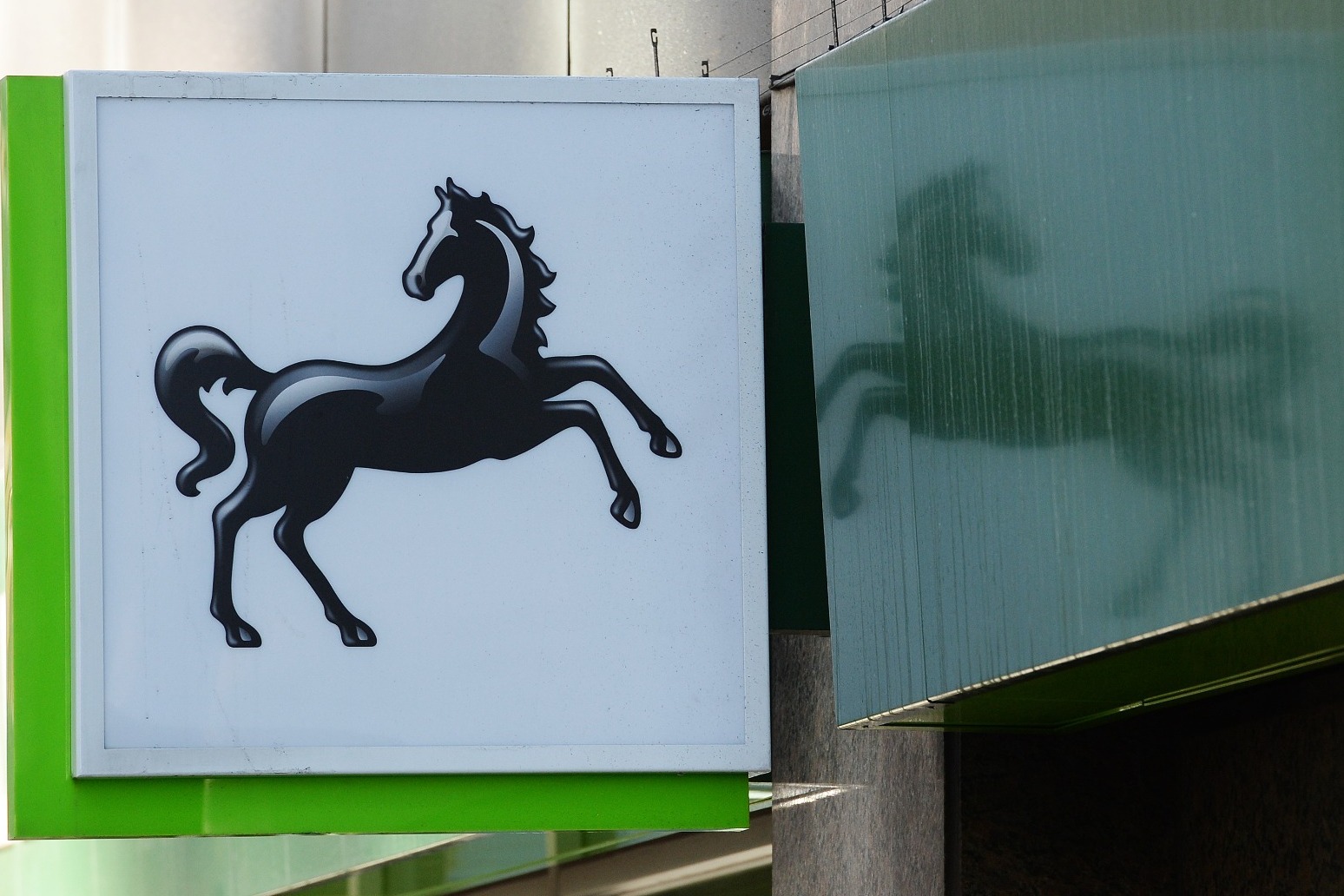 Lloyds boss warns of surge in customer debt due to cost of living 