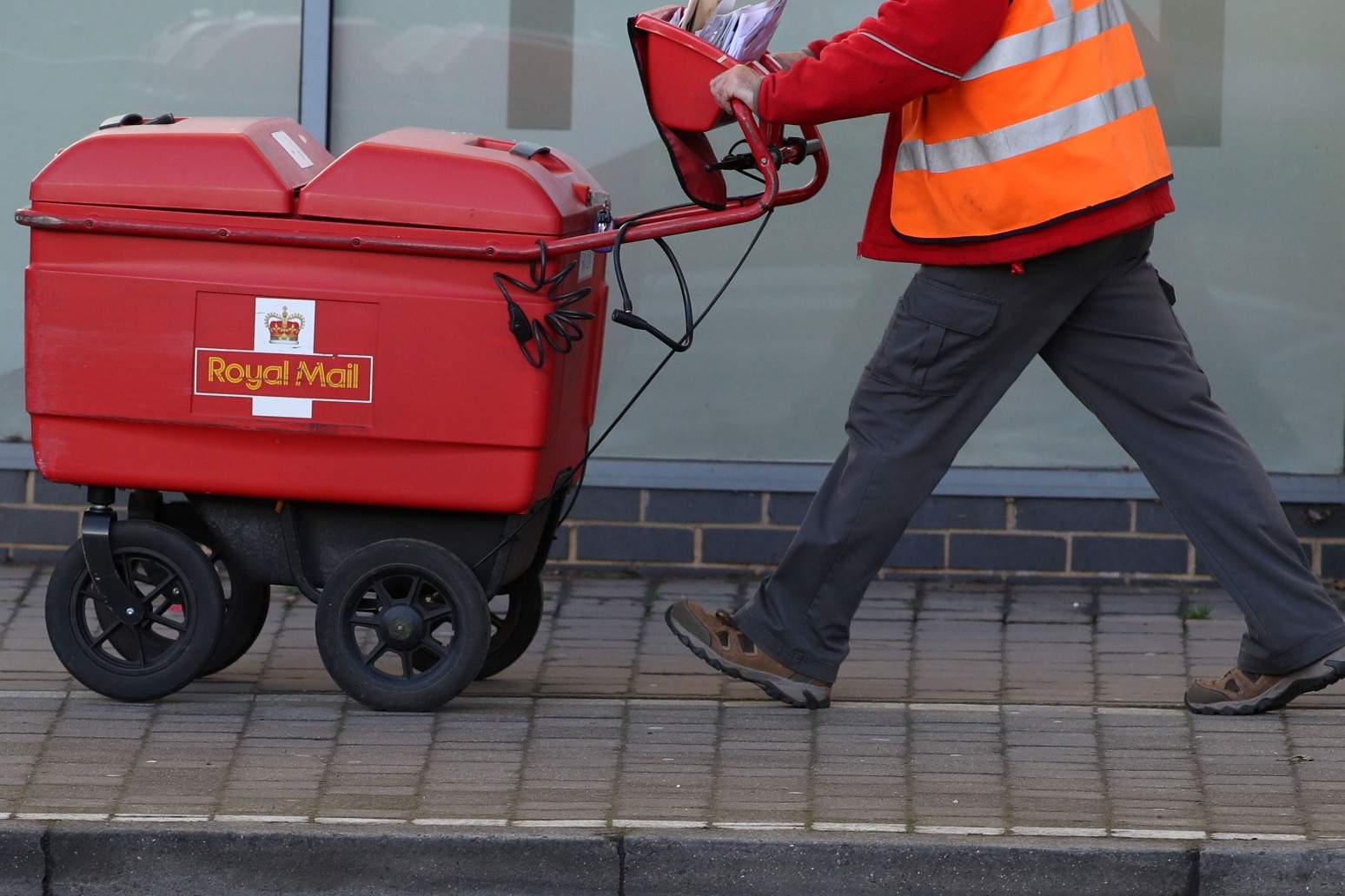 Royal Mail managers doing huge amount of unpaid overtime  Unite