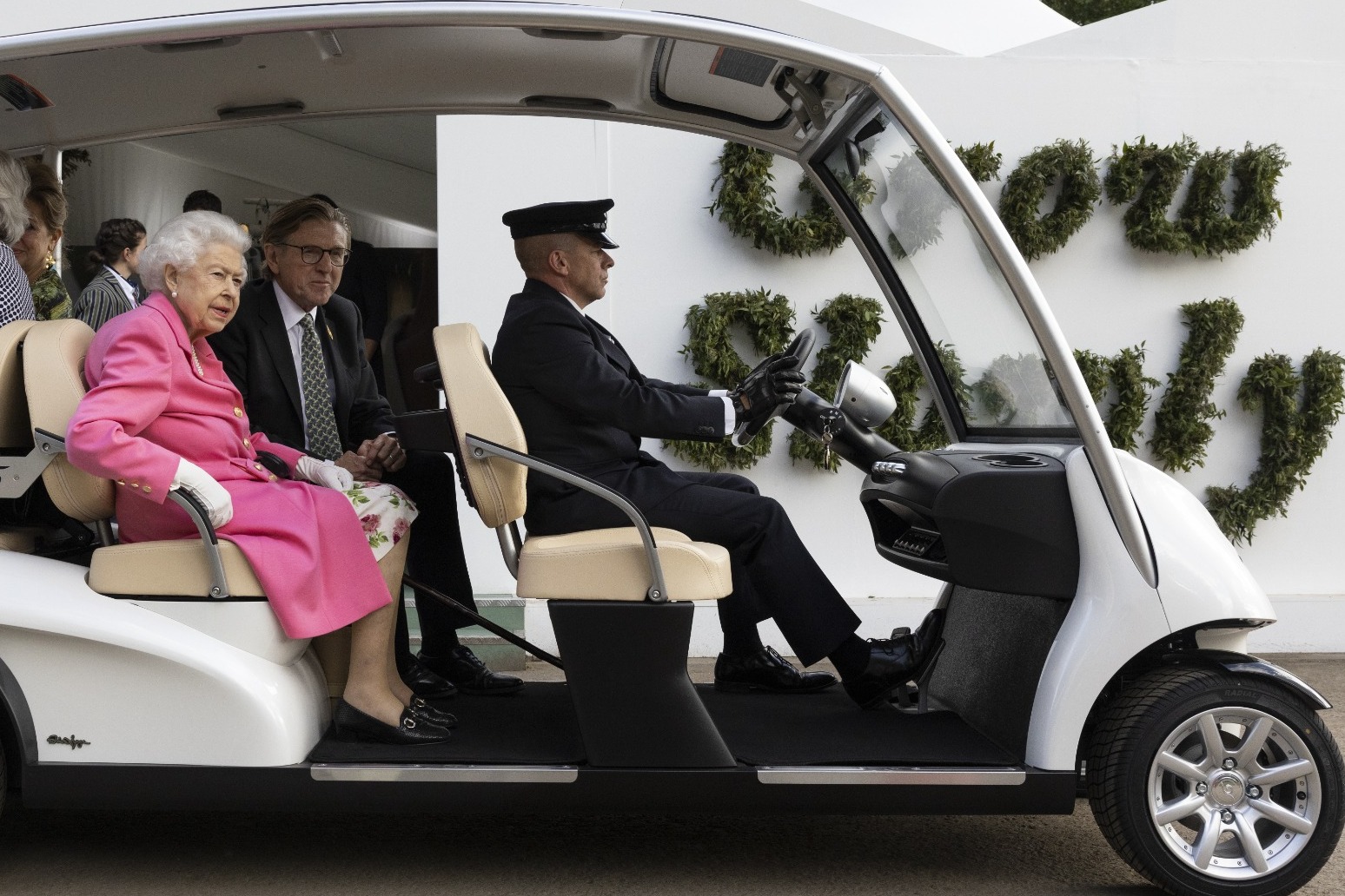 The Queenmobile: Queen uses buggy to visit Chelsea Flower Show 
