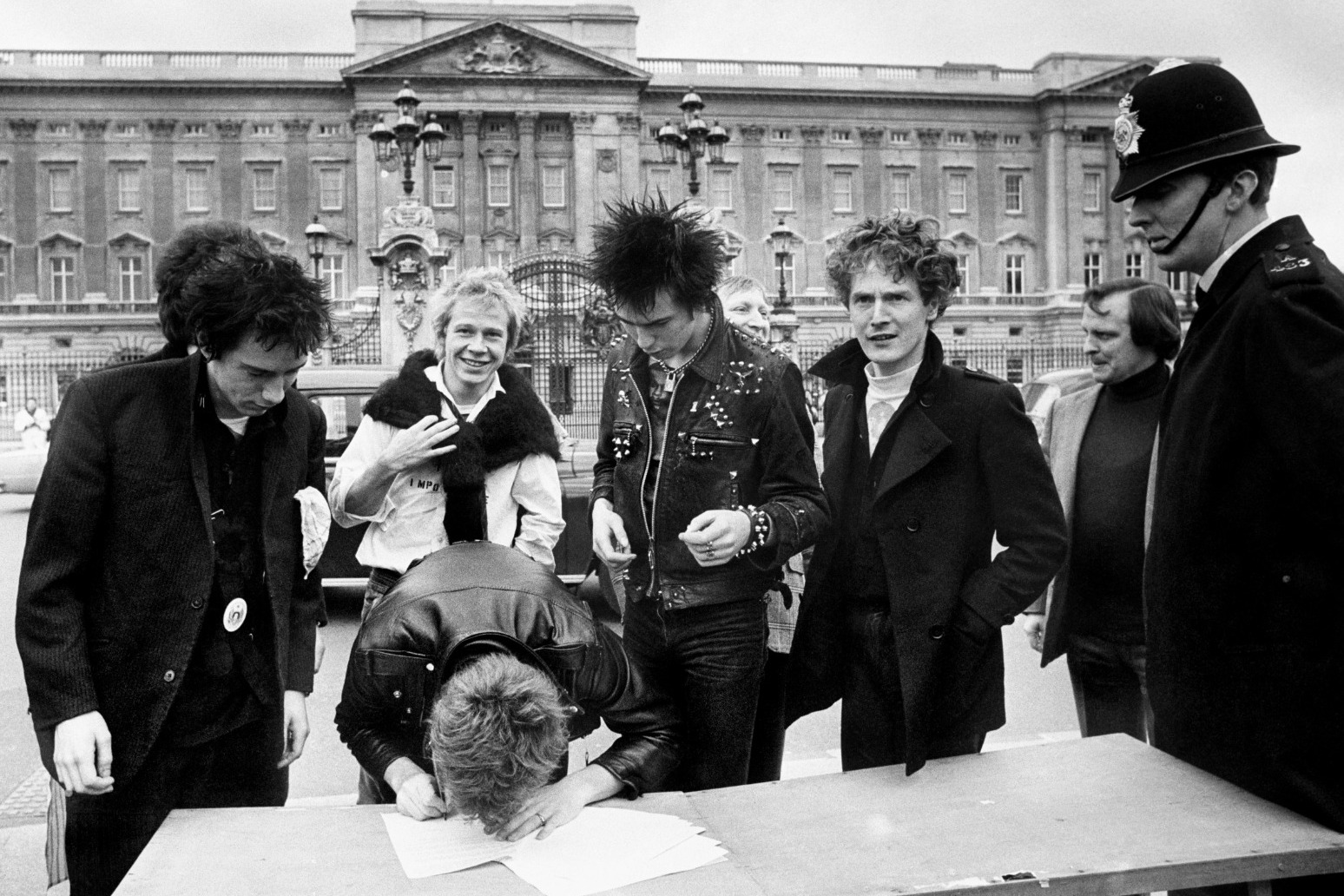 Alfie Boe responds to Platinum Jubilee chart battle with Sex Pistols 