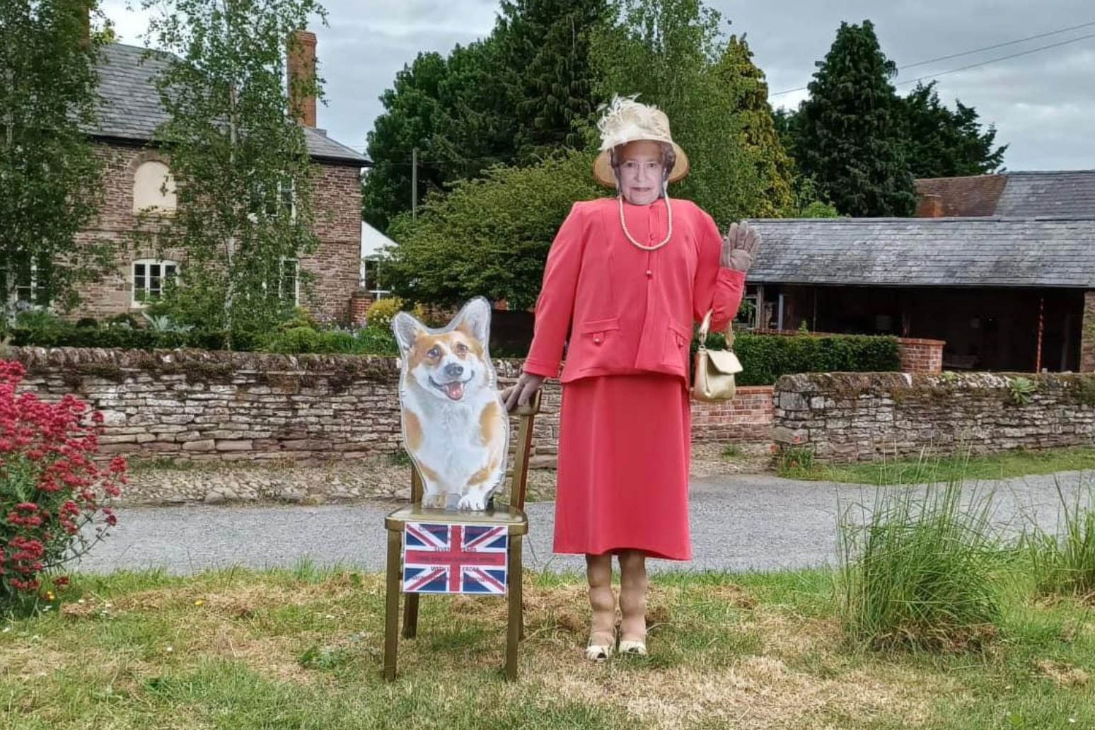 Village celebrates jubilee with 104 royal-related scarecrows 