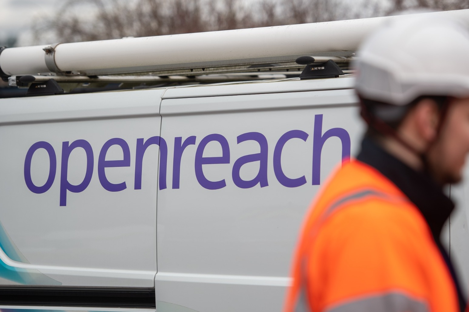 Work begins on improving broadband connections on Scottish islands 