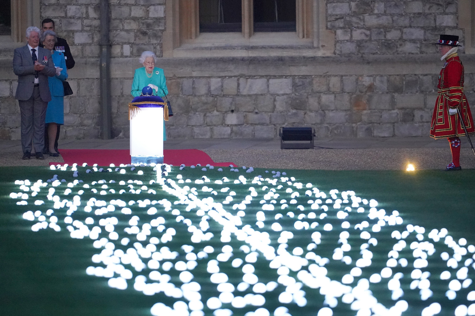 Delighted Queen leads Jubilee celebrations at beacon lighting and on balcony 