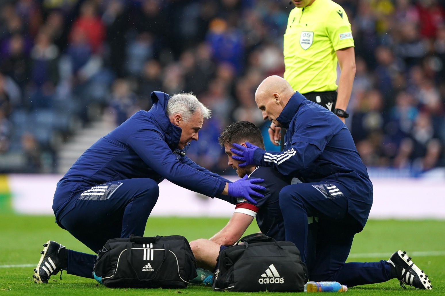 Football’s law-makers urged to introduce temporary concussion substitutions 