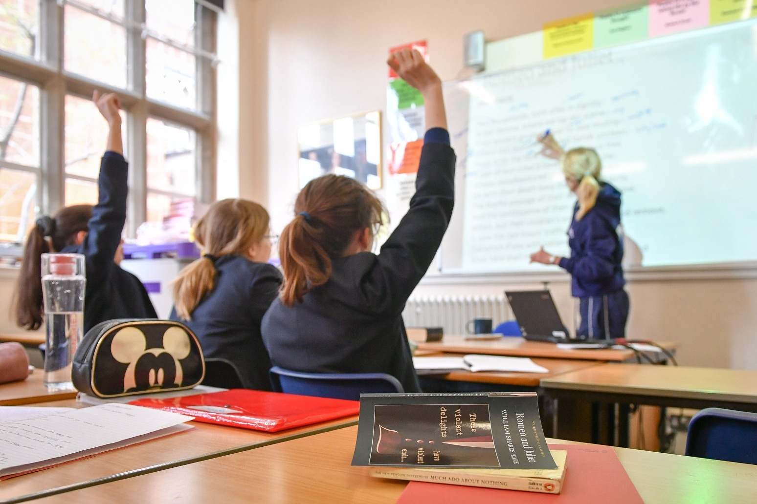 Teachers’ leaders say 5% rise for experienced staff is ‘unacceptable’ 