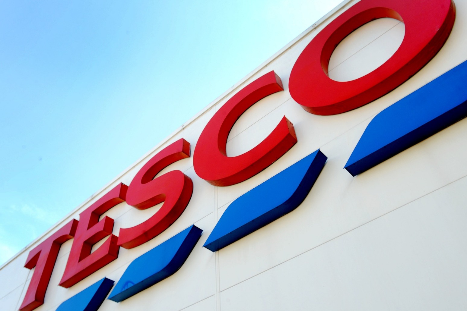 Tesco announces extra pay rise to help workers with cost of living 