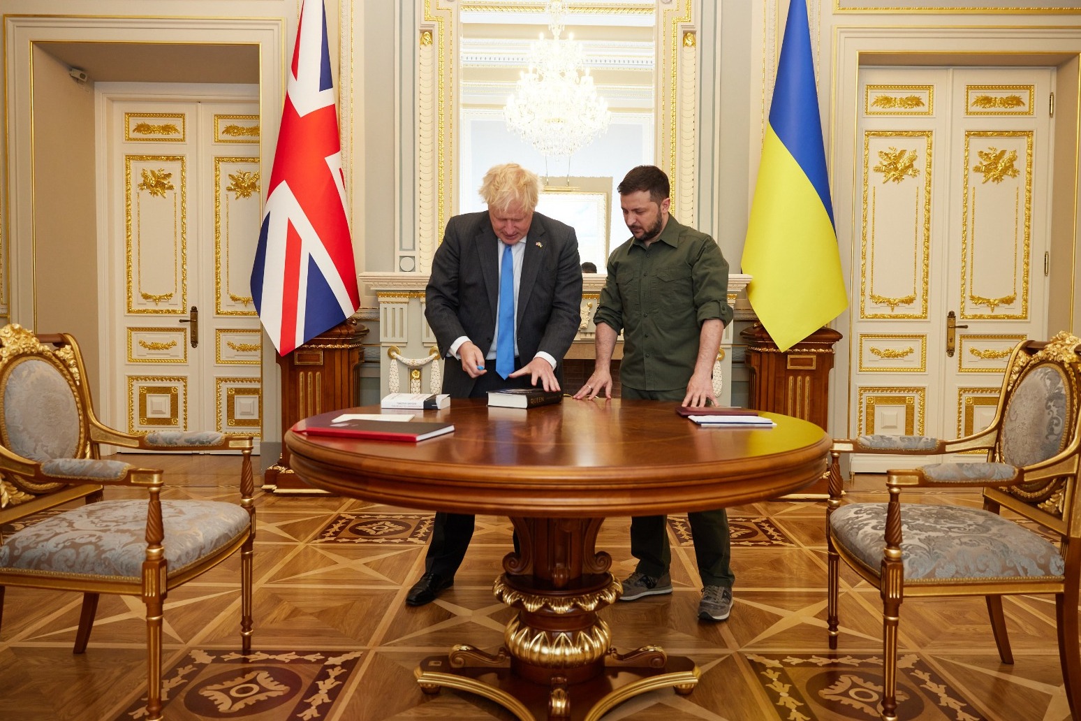 Zelensky appears to be Queen fan as Boris Johnson gives him royal biography 