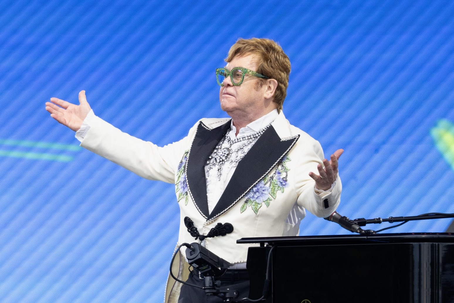 Sir Elton John pays tribute to ‘inspiring’ musicians at final US tour show 