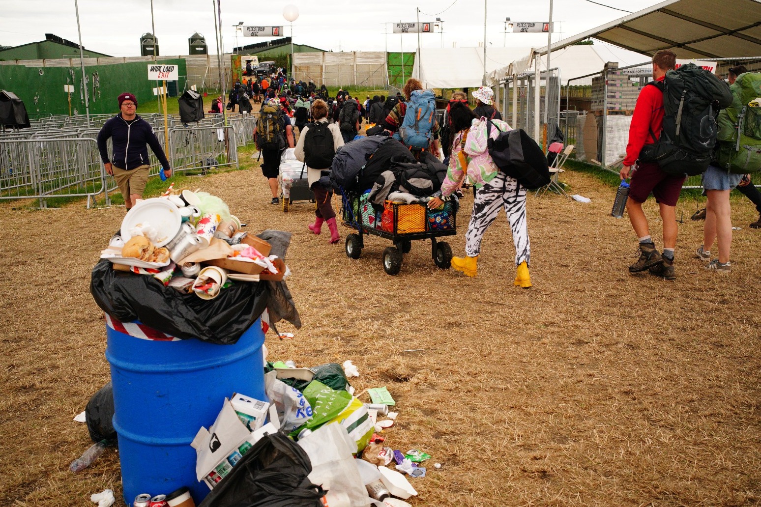 Glastonbury clean up crew kick into action after sun soaked festival