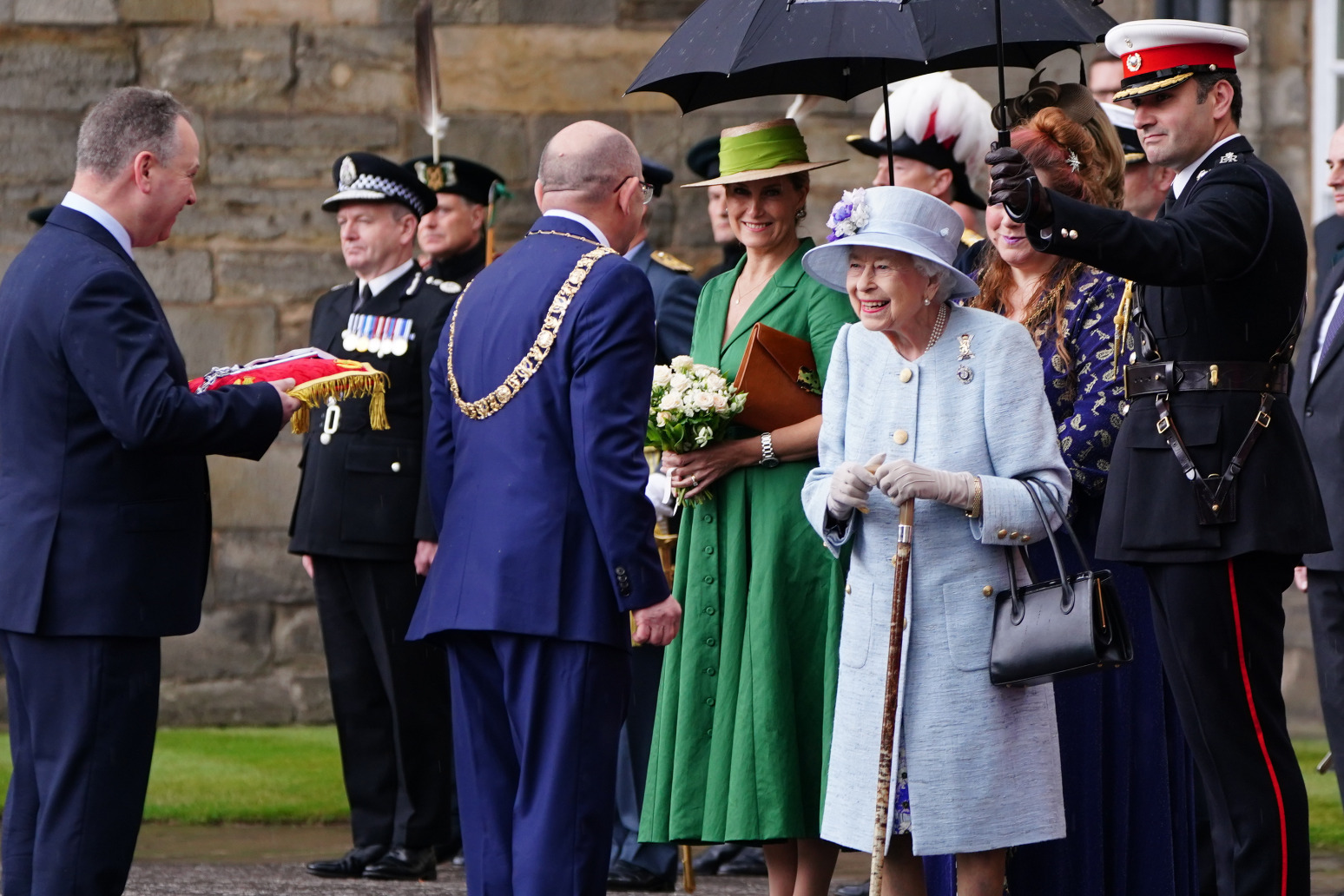 queen's journey to holyrood