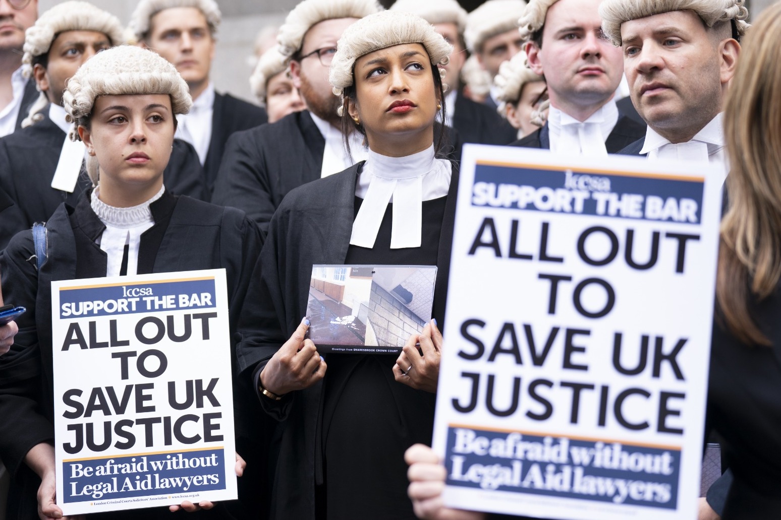 Barristers to continue strike action with gatherings at courts 