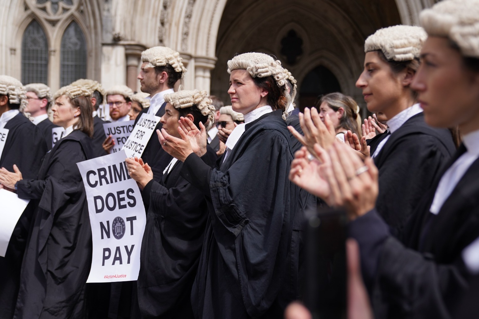 Criminal courts face disruption as barristers strike for second week 