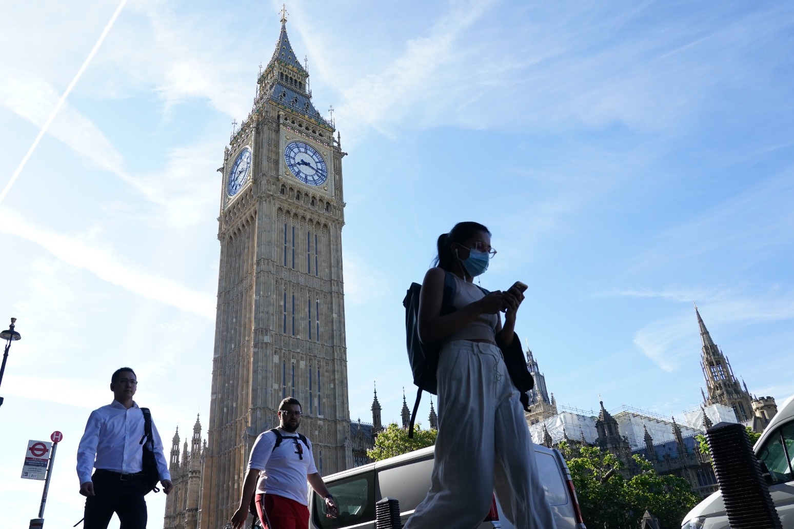 Londoners urged not to travel on Monday and Tuesday due to extreme heat