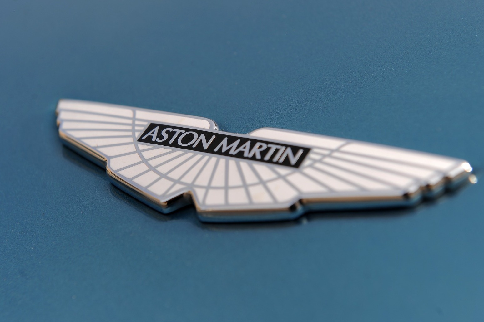 Aston Martin launches £575m rights issue backed by Saudi Arabia’s PIF 